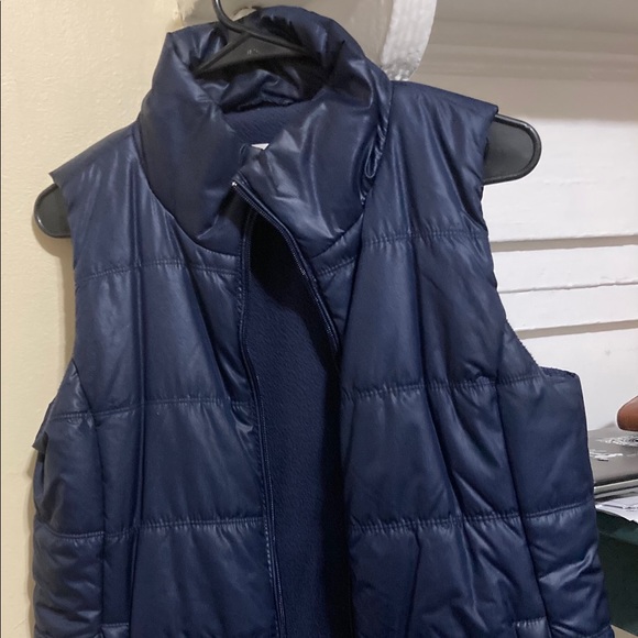 Vest - Picture 2 of 4